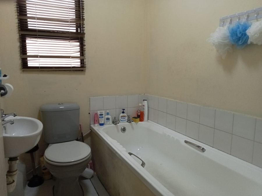 2 Bedroom Property for Sale in Amalinda Eastern Cape